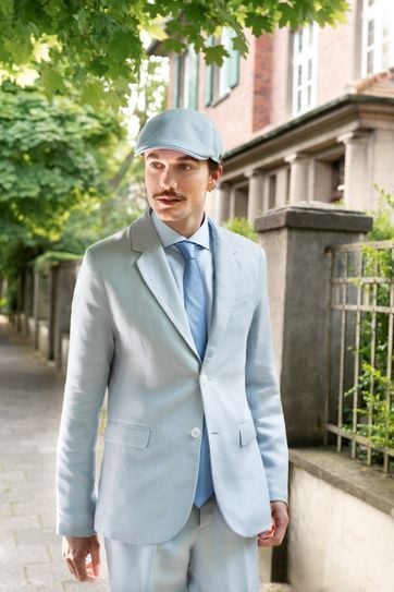 Leinen-Flatcap zu Pastell-Anzug Leinen-Flatcap zu Pastell-Anzug
